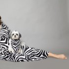 El animal print vuelve a rugir en el clóset con propuestas elegantes, modernas y llenas de actitud.