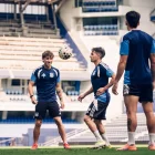 Luka Klimowicz (i) comandará la delantera de Emelec ante Orense.