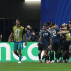 Jugadores de Argentina celebran en el partido de semifinales del Mundial tras vencer a Inglaerra 2-1.