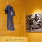 La prenda azul y con un 10 en el reverso era la estrella de una subasta de objetos históricos del fútbol y partía con una estimación en torno a los seis millones de dólares,