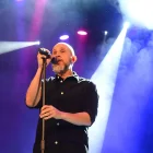 El espectáculo reúne canciones que han acompañado distintas etapas de su carrera con composiciones inéditas.