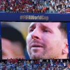 Una pantalla del estadio de Nueva Jersey muestra a Lionel Messi llorando tras perder la final del Mundial 2026 ante España.