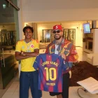 El cantante urbano colombiano Ryan Castro y el futbolista español Lamine Yamal.