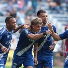 Luca Klimowicz (c) fue la figura de Emelec al marcar un doblete ante Técnico Universitario.