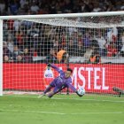 Gonzalo Valle le tapó el penal a Victor Luís de Mirassol