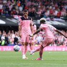 Angulo marco de tiro libre su primera anotación en la Premier League.