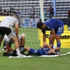 Juan Pablo Ruíz hizo el gol de Emelec, pero no pudo festejar por el golpe que se dio.