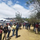 Evacuación. Alumnos y profesores de la Escuela Politécnica Nacional fueron evacuados por la emergencia registrada en el sector.