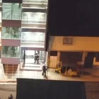 El edificio intervenido en el Guasmo Sur cuenta con piscina en la terraza, parrilla y acabados de alto costo.