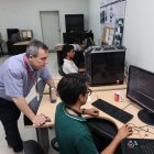 Ángel Sappa guía a profesionales del CIDIS-ESPOL en proyectos que insertan a la IA para solucionar algunos problemas en la producción y comercialización.
