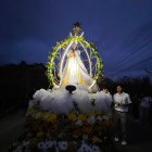 La imagen de la Virgen María en la advocación de Blanca Estrella de la Mar en su recorrido de los peregrinos