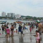 TURISTAS DISFRUTANDO EN PLAYAS |