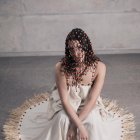 HAKHU regresa al NYFW tras su debut histórico en 2023, cuando se convirtió en la primera marca amazónica ecuatoriana en pisar ese escenario.