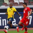 John Yeboah (i) mejoró el ataque tricolor con su ingreso en el segundo tiempo.
