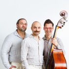Die Drahtzieher está integrado por los músicos Bobby Guttenberger (guitarra), David Klüttig (guitarra) y Kolja Legde (contrabajo).