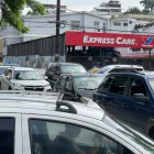 Los semáforos apagados provocaron congestionamientos en diferentes avenidas de Guayaquil durante la mañana de este miércoles.
