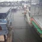 Varias zonas de la ciudad permanecen en este momento bajo el agua. Frente a ello se ha dispuesto la suspensión de clases en zonas inundadas o de difícil acceso.