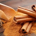 Especias como la canela y la cúrcuma tienen propiedades antiinflamatorias.