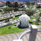 El Cementerio Municipal Patrimonial de Cuenca está ubicado al este de la ciudad.