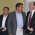 Los ministros Patricio Zambrano (Defensa), César Navas (Interior) y el fiscal Baca informaron del ataque.