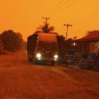 El cielo de Indonensia se tornó rojo por incendios forestales.