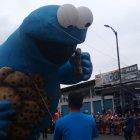 30 globos gigantes recorrieron la avenida Quito, la tarde del sábado 30 de noviembre.