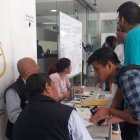 En las oficinas de la Senescyt, en la avenida Plaza Dañín, se ha instalado un punto de atención para dar información sobre el proceso.