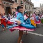 Entre los primeros actos por las fiestas de fundación de Quito estuvo el Desfile de los Mercados (foto).