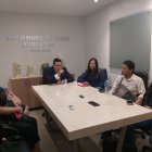 Empleados y extrabajadores de la Sinfónica se pronunciaron junto con su abogado.