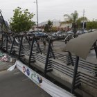 Una volqueta con el balde alzado colapsó con un puente en la autopista Narcisa de Jesús, en noviembre de 2017.