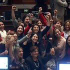Asambleístas mujeres de todos los partidos, con excepción del correísmo, festejaron las reformas de la ley que establecen la paridad de género en la conformación de las listas electorales.