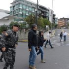 Peritos de Criminalística analizaron los daños que tuvo el edificio de la Contraloría tras los actos vandálicos ocurridos durante el paro nacional, en octubre.