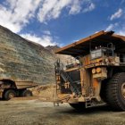 El mineral fue transportado en ocho contenedores sellados, de 22 toneladas cada uno.