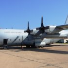 La aeronave cumplía tareas de apoyo logístico y trasladaba personal para la revisión del oleoducto flotante de abastecimiento de combustible