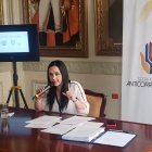 La secretaria Dora Ordóñez durante la rueda de prensa en la Gobernación del Guayas.