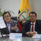 Christian Cruz (d) hizo el anuncio acompañado del consejero David Rosero.