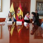 Laura Donoso, viceministra de Relaciones Exteriores, y Carla Cohí, consejera Económica y Comercial de la Embajada de España, firmaron convenios de cooperación dentro del Programa de Canje de Deuda a favor de las Universidades de Cuenca y Técnica de Ambato.