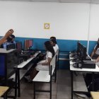 Funcionario del Ineval explica a los estudiantes las modificaciones de la prueba Ser Bachiller.