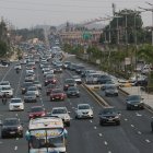 Congestión. En horas pico, el tránsito por la avenida Samborondón se ralentiza, a pesar de las alternativas viales.