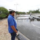 Agua. La captación del agua potable se hace en el río Daule, la descarga de aguas residuales en el Guayas.