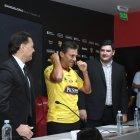 La dirigencia de Barcelona presentó al argentino Fabián Bustos como nuevo técnico del equipo.