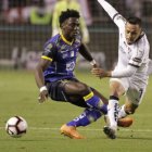 El volante mixto, Edison Vega, renovó su contrato con Liga Deportiva Universitaria de Quito. Se quedará por dos temporadas más.