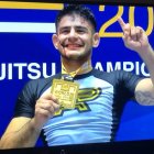 El guayaquileño Jhonny Tama con la medalla de campeón mundial, en Estados Unidos.