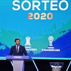 El presidente de la Conmebol, Alejandro Dominguez, habla durante el sorteo de la Copa Libertadores.