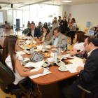 Los asambleístas de la Comisión de Gobiernos sesionan sesi meses despues