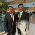 Rafael Verduga, presidente de la Comisión de Socios de Barcelona y el DT Fabián Bustos en Luque, Paraguay.