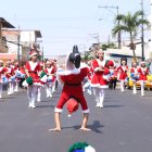 Estudiantes de diferentes instituciones desfilaron en el barrio Garay.