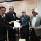 Santiago Vallejo, secretario geeneral del CNE, entregó el formato de los formularios a los jubilados.
 Quito 18 de Diciembre del 2019 Agencia ( ag - expreso ag extra ) ENTREGA DE FORMULARIOS JUBILADOS