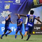 Robert Burbano (i) fue confirmado en el Emelec 2020.