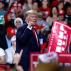 Battle Creek, Michigan. Donald Trump se dirige a sus seguidores en una mitín que se desarrolló la noche de este miércoles.